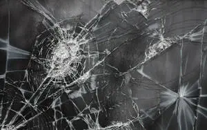 TV 4K Broken Glass