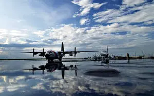 Water Reflection Of Airplane 4K